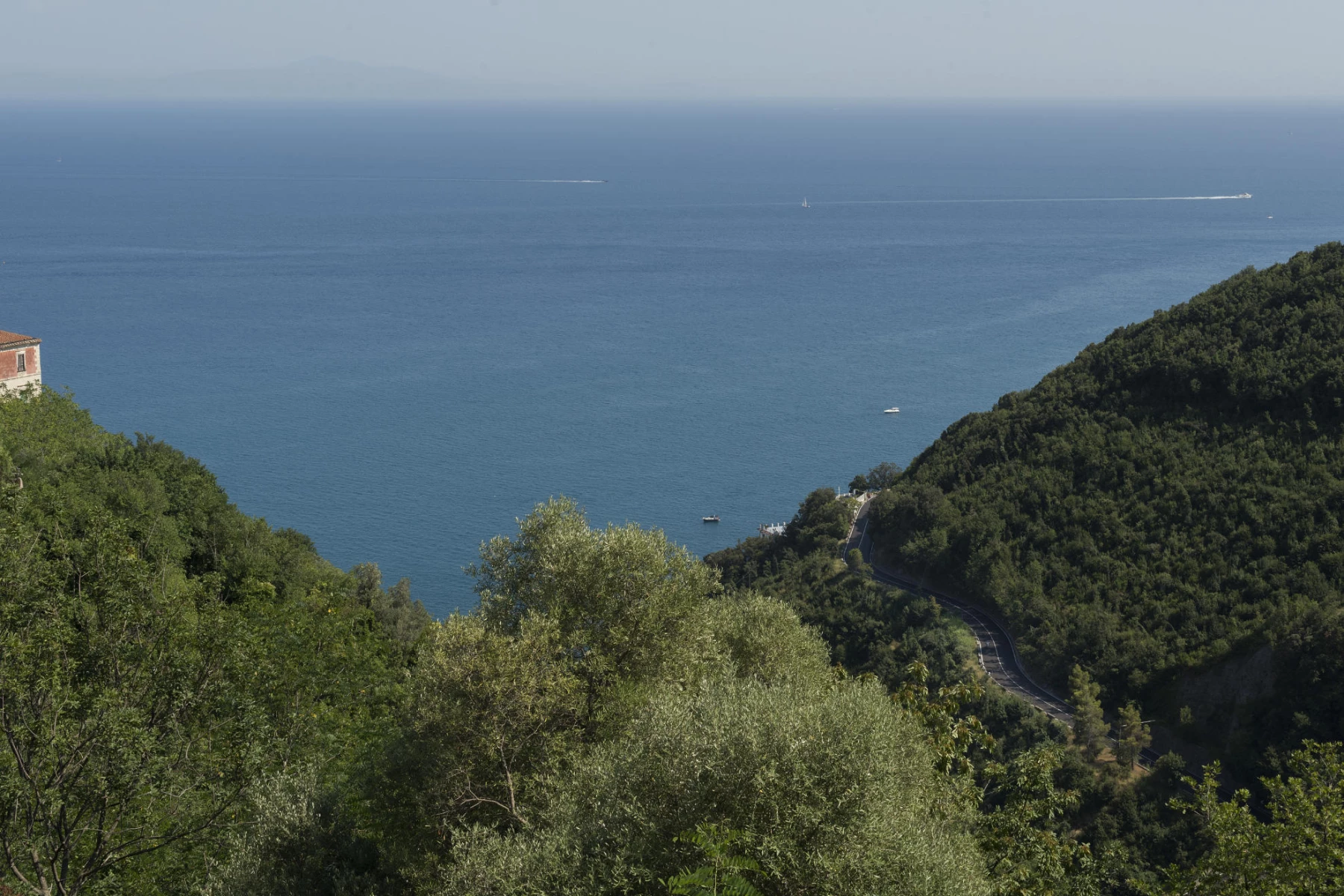 Il borgo che guarda il mare