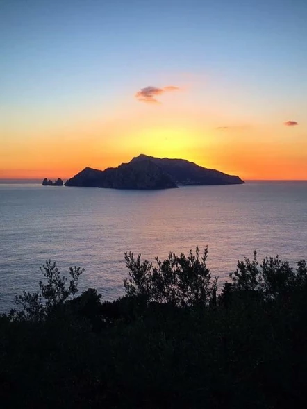 Punta Campanella: aperi-trekking al tramonto