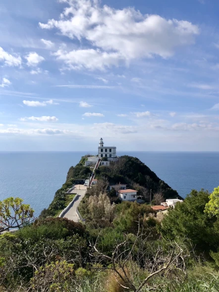 Capo Miseno: il panorama sul faro