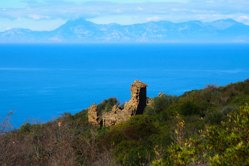 Tra i ponti di pietra e i casali