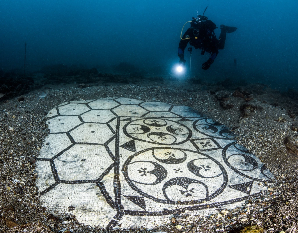 The submerged Empire