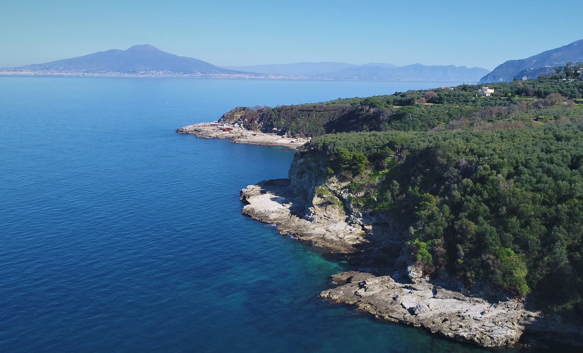 The cliff suspended over the sea