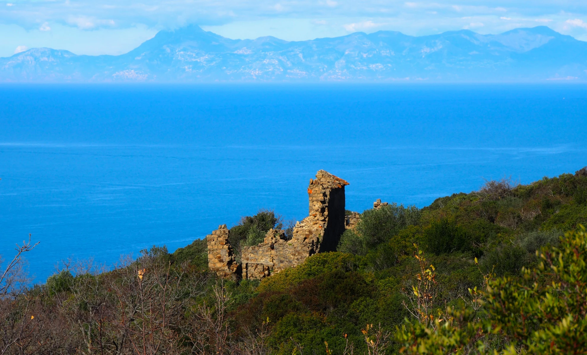 Tra i ponti di pietra e i casali