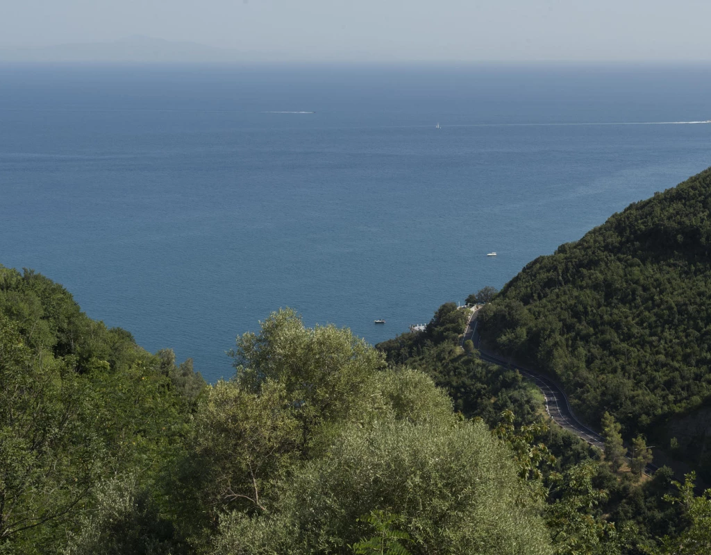Il borgo che guarda il mare