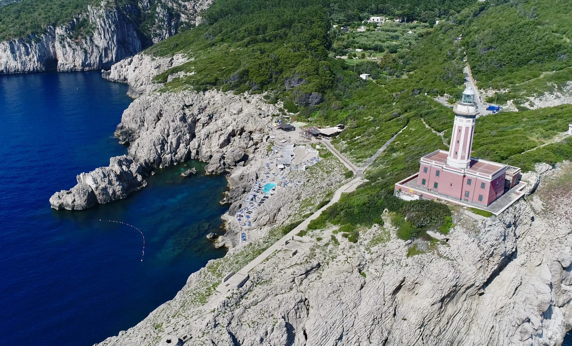 Il faro che disvela l’isola