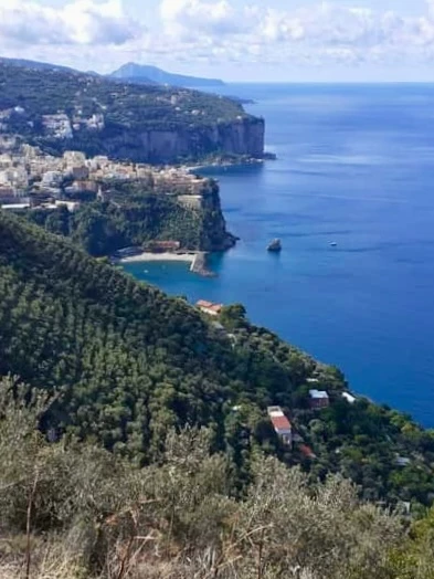 Il Sentiero delle Mietitrici: trekking e pranzo contadino con famiglia locale